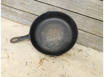 10.5' Skillet 2' Deep Very Flat Excellent Fire Ring Marked 8R Early And Excellent Condition