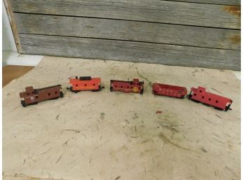 5 Minis, One Is Missing Carriages