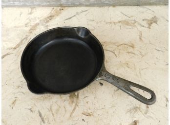 No. 3 Griswold Cast Iron 709K Small Cross Lays Perfectly Flat