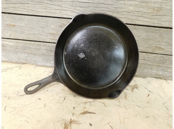 Griswold #8 Cast Iron Deep Skillet/ Fryer 704H Large Cross Lies Perfectly Flat