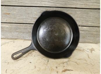 Griswold #8 Cast Iron Skillet 704H Large Cross Lies Perfectly Flat