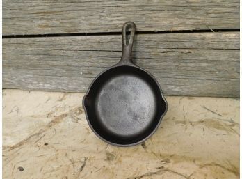 Very Small Griswold Cast Iron No. 0 562 Small Cross