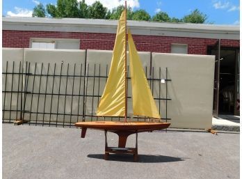 Model Racing Sailboat Built Sometime In The Late 1970s Excellent Condition, Beautiful To Look At