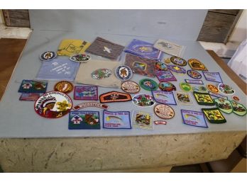 42 Patches Cub Scouts, Boy Scouts And Weeblos Plus 7 Neck Kerchiefs