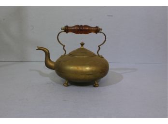Brass Footed Tea Kettle With Bakelite Handle 6' Tall 8' Diameter