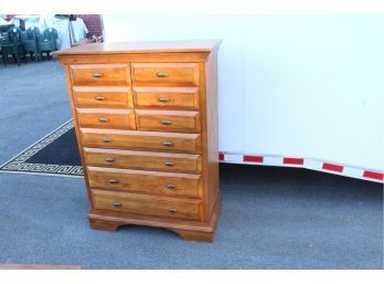 7 Drawer Dresser Plus Jewelry Drawer 37 1/2' Wide 18' Deep 51' Tall  See Pictures For Condition