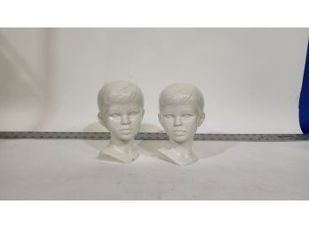 2 Figurines