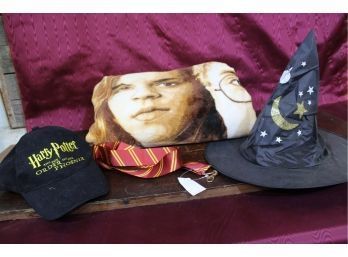 Harry Potter Lot Blanket, Lanyard, Wizard Hat, And Ball Cap