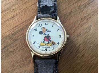 Walt Disney World Mickey Mouse WATCH Worn Leather Band