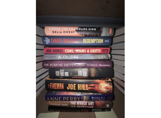 LOT OF 10 BOOKS INCLUDING DELIA OWENS AND JOE HILL