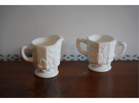 LOT OF 2 MILK GLASS MUGS, 3IN HEIGHT