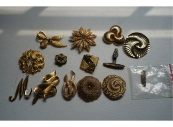 LARGE LOT OF GOLD COLOR COSTUME JEWELRY PINS