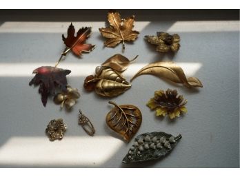 LARGE LOT OF LEAFS PINS
