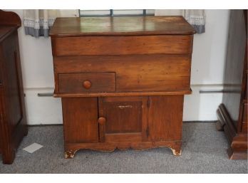 ANTIQUE SOLID WOOD RECORD PLAYER WITH STORAGE