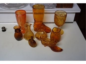 LARGE LOT OF BROWN GLASS ITEMS