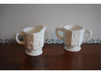 LOT OF 2 MILK GLASS MUGS, 3IN HEIGHT