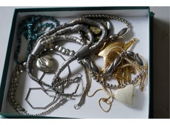 LARGE LOT OF NECKLACE