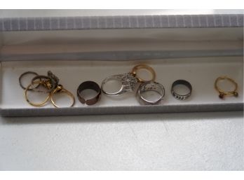 LARGE LOT OF RINGS