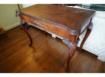 ANTIQUE WOOD LIVING ROOM TABLE