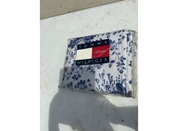 TOMMY HILFIGER FULL/ QUEEN COMFORTER COVER