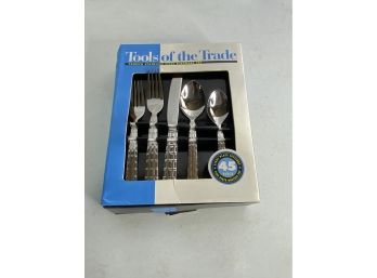 $130 NEW TOOLS OF TRADE 45PIECE TRIBECA STAINLESS STEEL FLATWARE SET