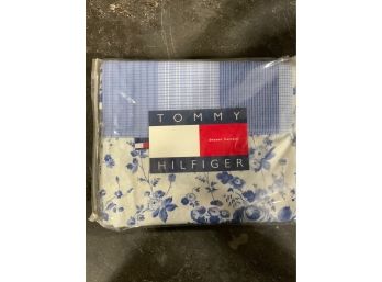 NEW TOMMY HILFIGER SHOWER CURTAIN, 72X75 INCHES