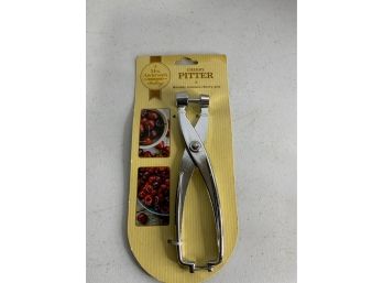 NEW MRS.ANDERSON'S CHERRY PITTER