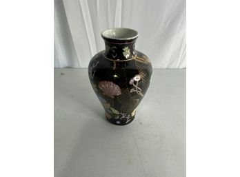 ASIAN STYLE BLACK VASE MADE IN CHINA HAND PAINTED VASE, 8IN HEIGHT