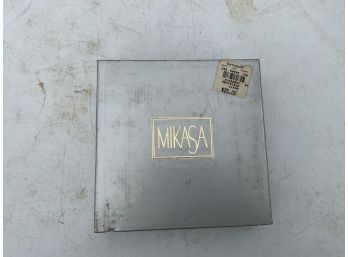 NEW IN BOX MIKASA REMINISCE FRAME, 2X2 INCHES