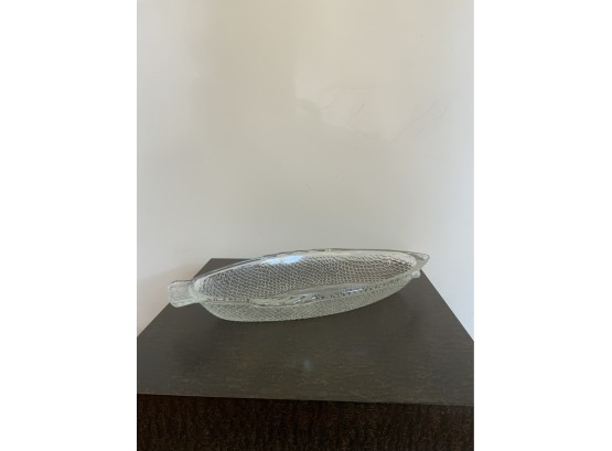 FISH SHAPE GLASS PLATE MADE BY BLASSAKE USA, 18IN LENGTH