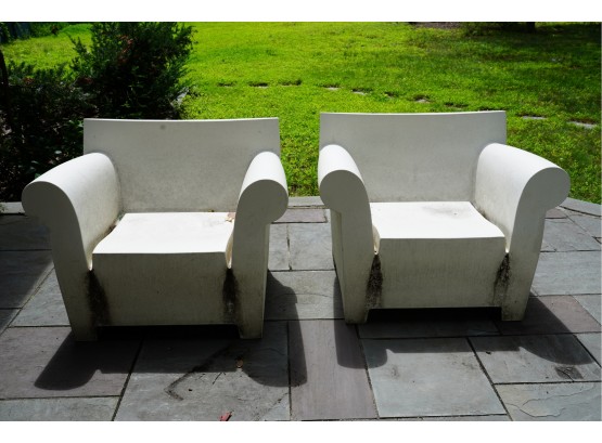 PAIR OF WHITE OUTDOOR CHAIRS, 36.5X27X30
