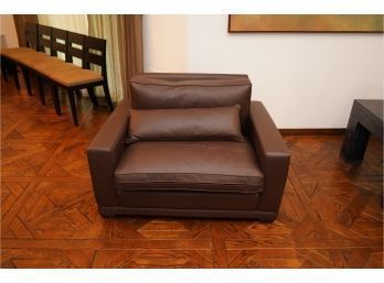 BROWN LEATHER SINGLE PERSON SOFA CHAIR