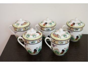 LOT OF 5 ASIAN STYLE PORCELAIN CHINA MUGS WITH LIDS, 5IN HEIGHT