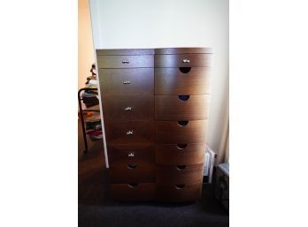 MORDEN STYLE SOLID BROWN WOOD 14 DRAWERS DRESSER, ONE HANDLE LOSE.