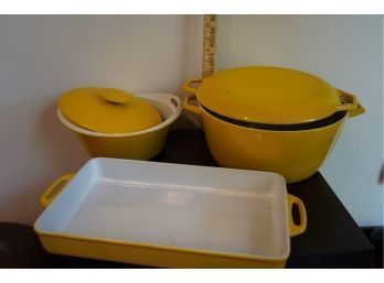 LOT OF 3 VINTAGE ENAMIAL CAST IRON COOKING POTS, ALL YELLOW.