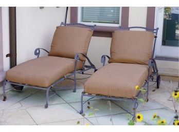 CHASE LOUNGE CHAIRS WITH ADJUSTABLE BACK AND RER WHEELS MADE BY FRONTGATE LOT OF 2