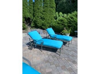 Name Brand BROWN JORDAN LOT OF 2 OUTDOOR LOUNGE CHAIRS ON WHEELS WITH BLUE CUSHIONS!