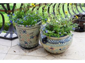 LOT OF 2 OUTDOOR PLANTERS WITH LIVING FLOWERS