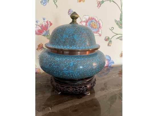 UNIQUE CHINESE DECORATIVE VASE WITH LID AND STAND