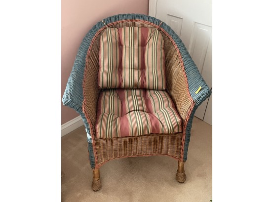 MULTI COLOR SINGLE WICKER CHAIR WITH PADED CUSHION, GOOD CONDITION
