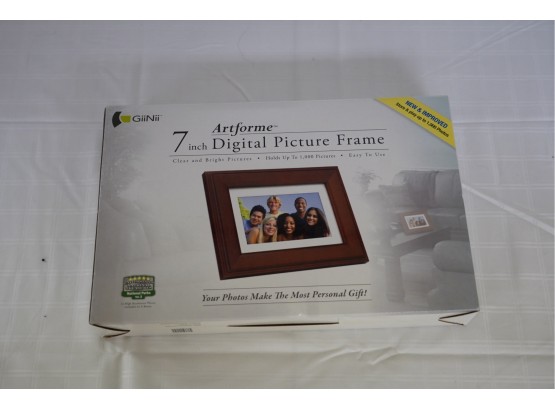 NEW IN BOX ARTFORME, DIGITAL PICTURE FRAME, 7 INCHES