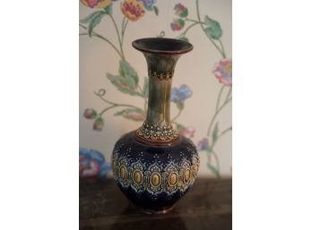 GORGEOUS PORCELAIN HAND PANITED VASE, 5X8 INCHES