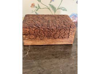 ANTIQUE HANDCARVED WOOD BOX WITH LID