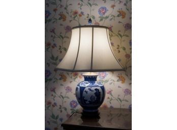 BEAUTIFUL WHITE/BLUE PORCELAIN LAMP 15X25