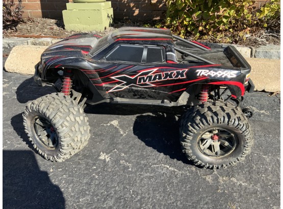 MAXX MONSTER TRUCK WITH ACCESSORIES!!