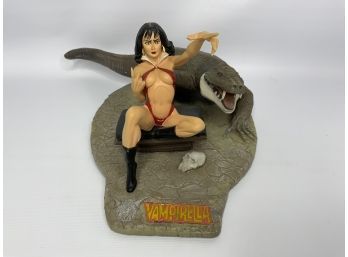 VAMPIRELLA LIMITED EDITION OF 1134/5000 STATUE WITH BOX!! 13IN LENGTH