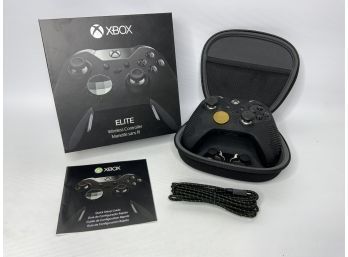 XBOX ELITE WIRELESS CONTROLLER, COMES WITH BOX, CHARGER, AND CASE!!