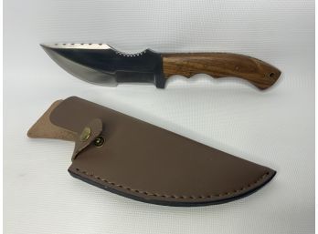 MINT CONDITION HUNTING KNIFE!! 10IN LENGTH