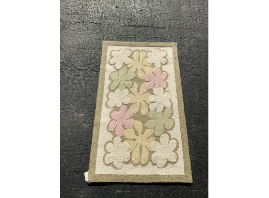 MADE IN CHINA VINTAGE RUG WITH FLOWER PATTERN, 28X48 INCHES