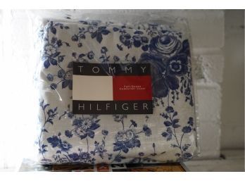 NEW WITH OPEN BOX!! TOMMY HILFIGER FULL/QUEEN COMFORTER COVER